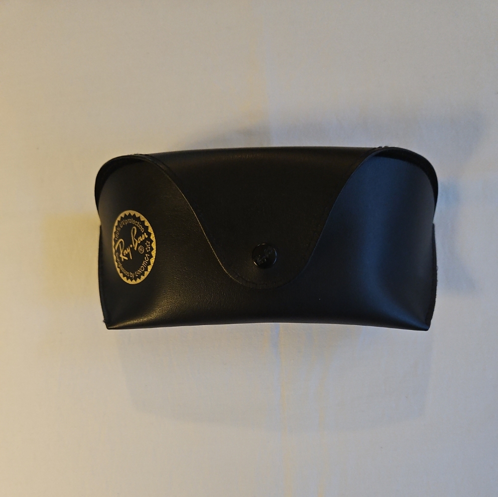 Ray-Ban Leather Pouch Universal Soft Sunglasses Case with clip (NWOT).